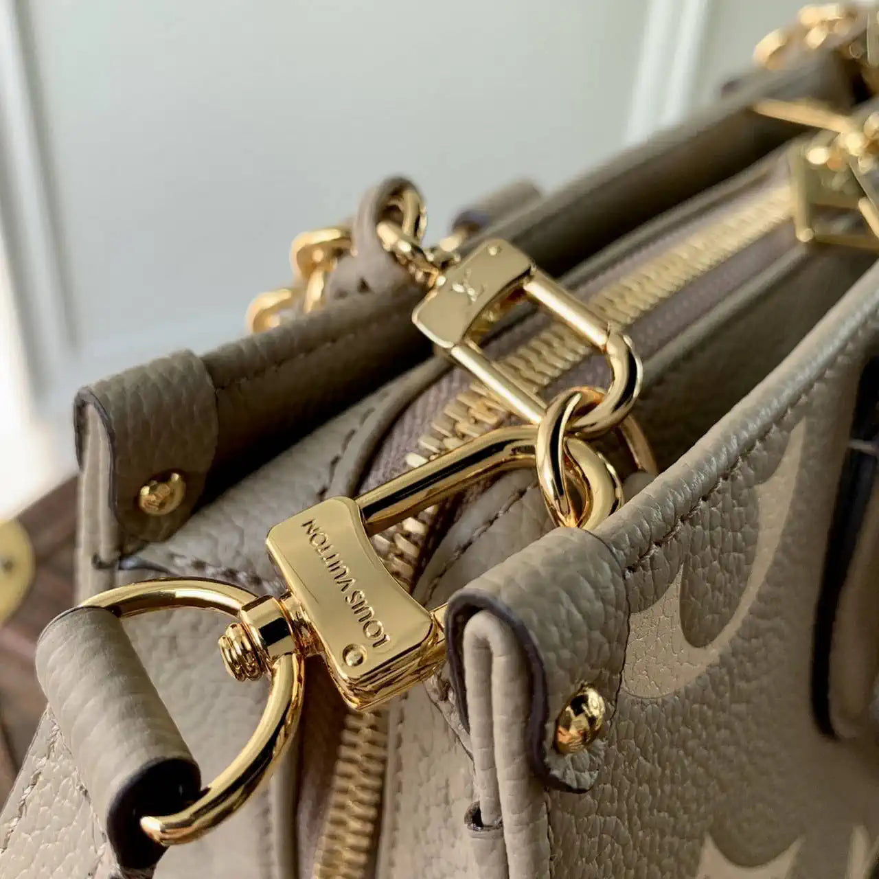 LV M23641 Louis Vuitton OnTheGo East West Tote Bag Bicolor Monogram Empreinte Leather
