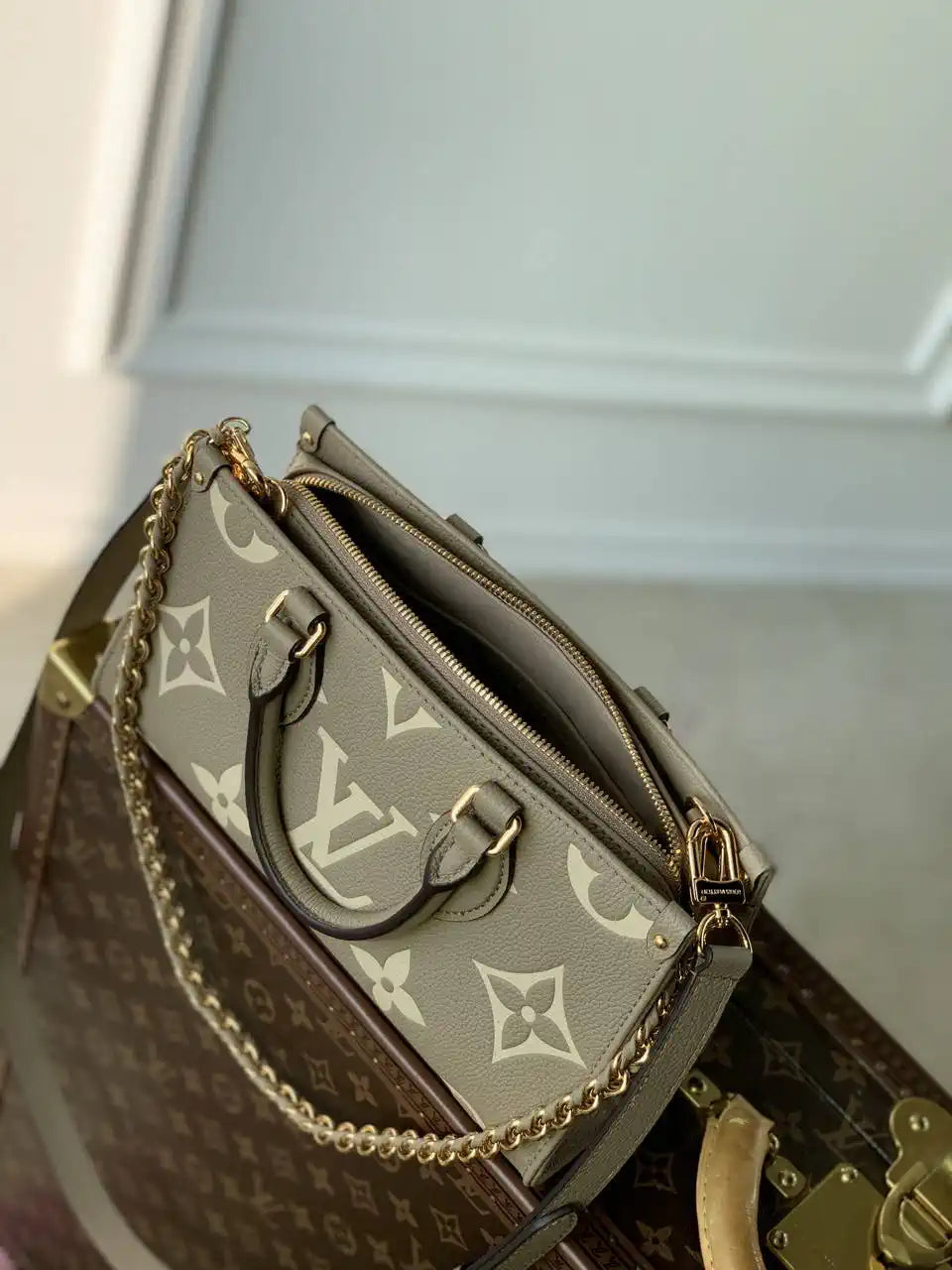 LV M23641 Louis Vuitton OnTheGo East West Tote Bag Bicolor Monogram Empreinte Leather