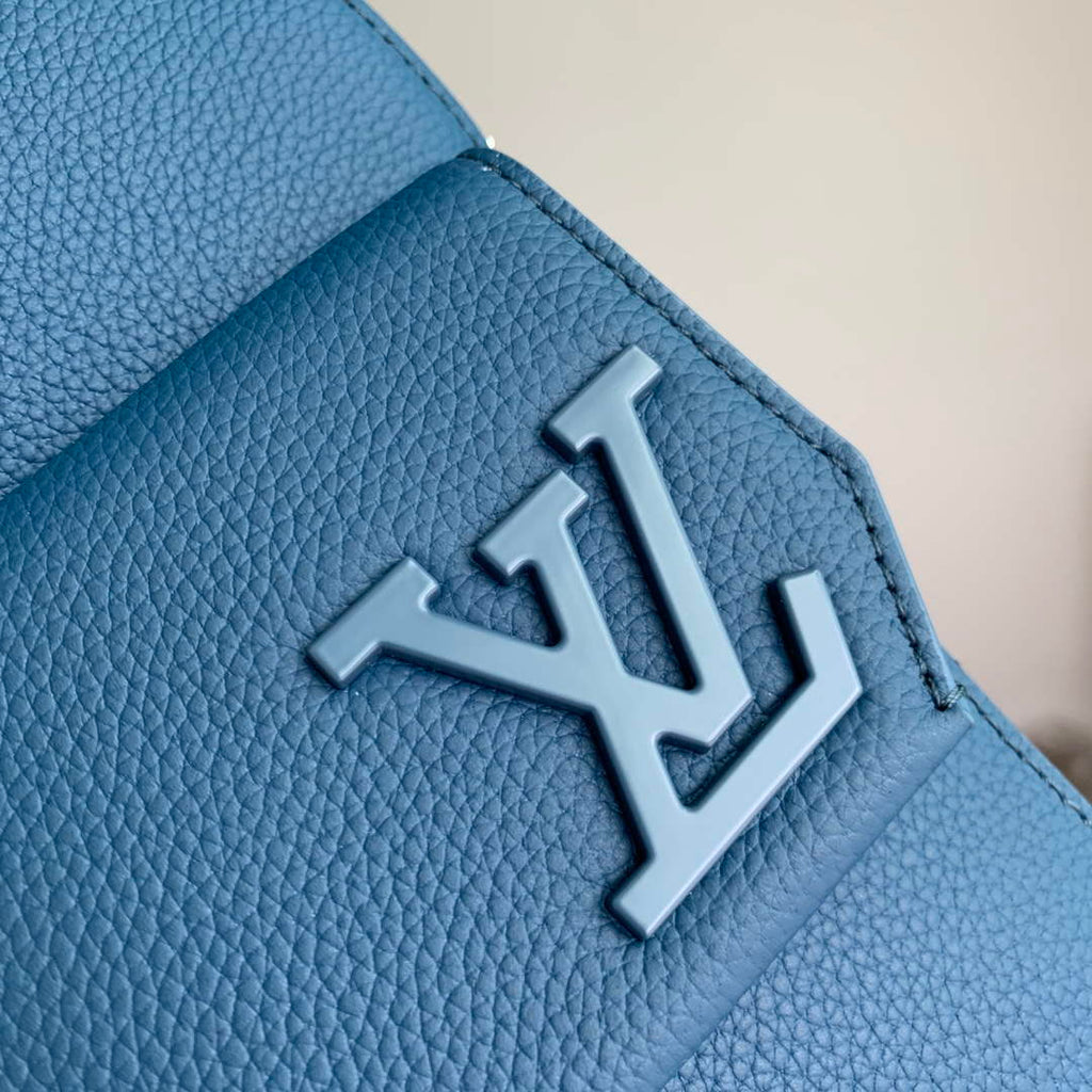 LV M23765 Louis Vuitton Pilot Slingbag Blue