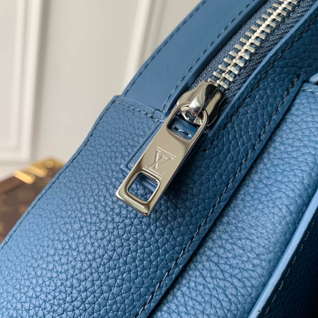 LV M23765 Louis Vuitton Pilot Slingbag Blue