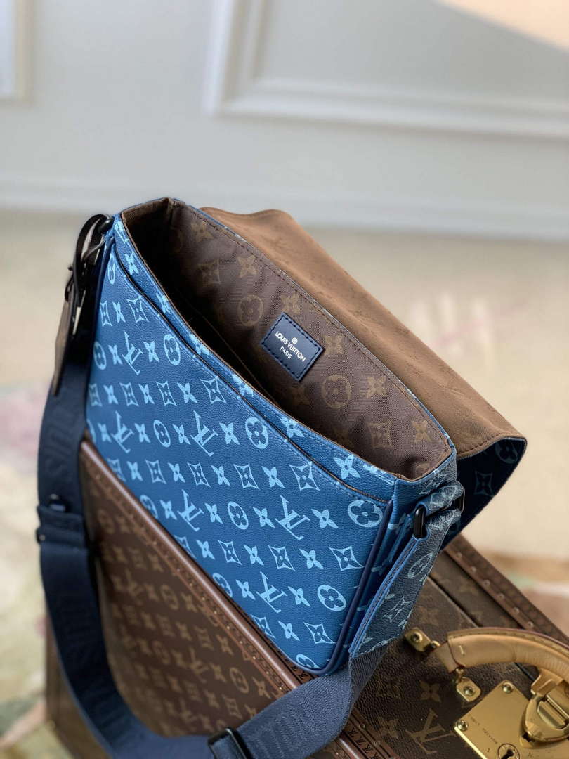 LV M23785 Louis Vuitton District PM Messenger Bag Atlantic Blue - Default Title - View 7