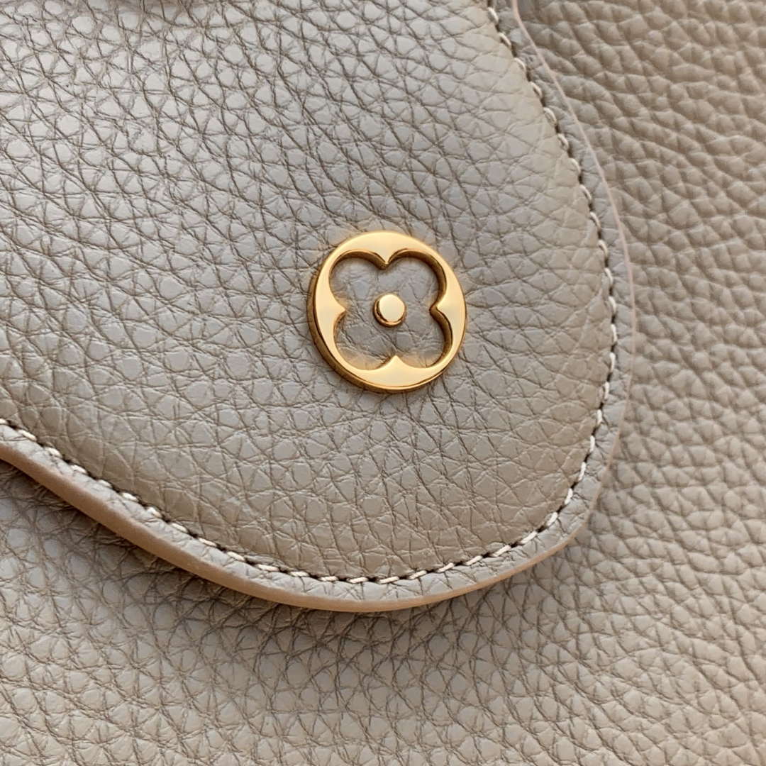 LV M23944 Louis Vuitton Capucines MM Jewelily Handbag Quartz