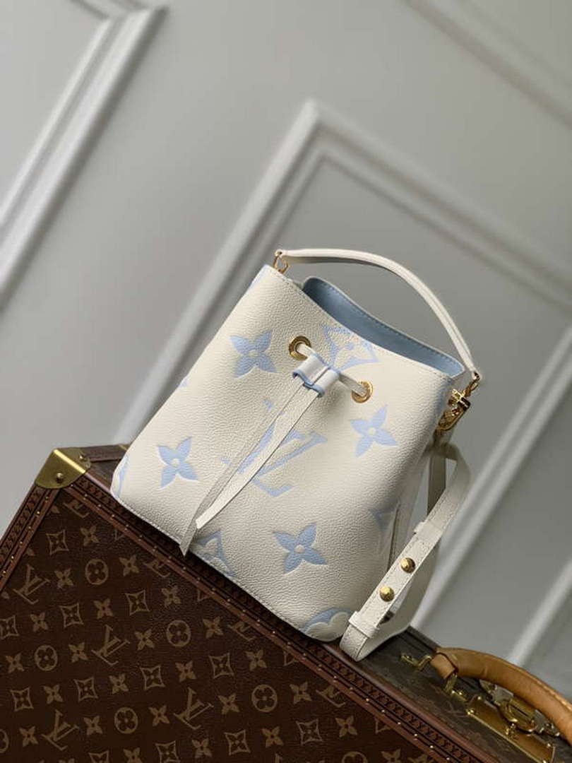 LV M24048 Louis Vuitton N¨¦oNo¨¦ BB Bucket Bag Latte White Blue