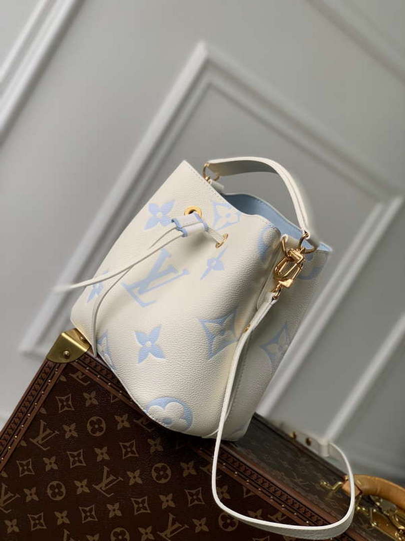 LV M24048 Louis Vuitton N¨¦oNo¨¦ BB Bucket Bag Latte White Blue