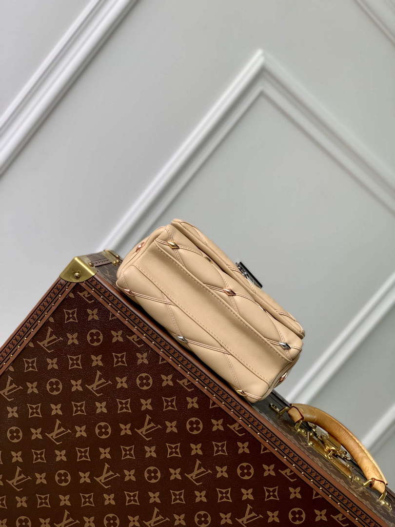 LV M24151 Louis Vuitton GO-14 MM Handbag Beige