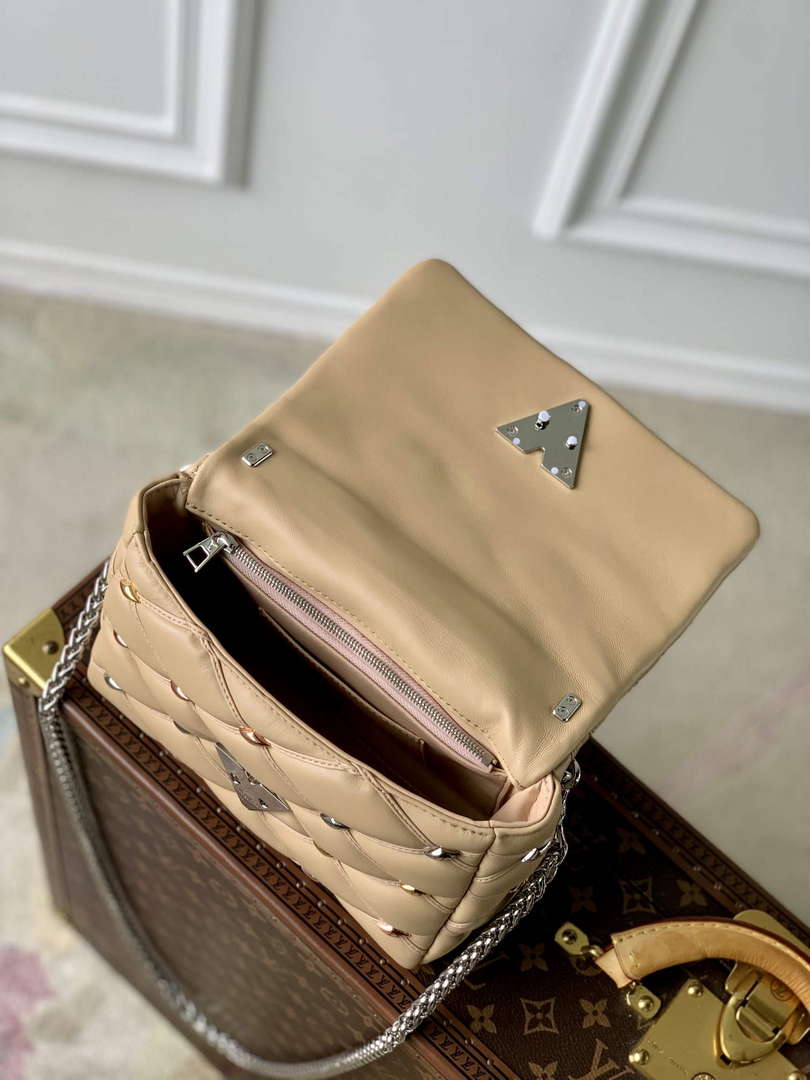 LV M24151 Louis Vuitton GO-14 MM Handbag Beige