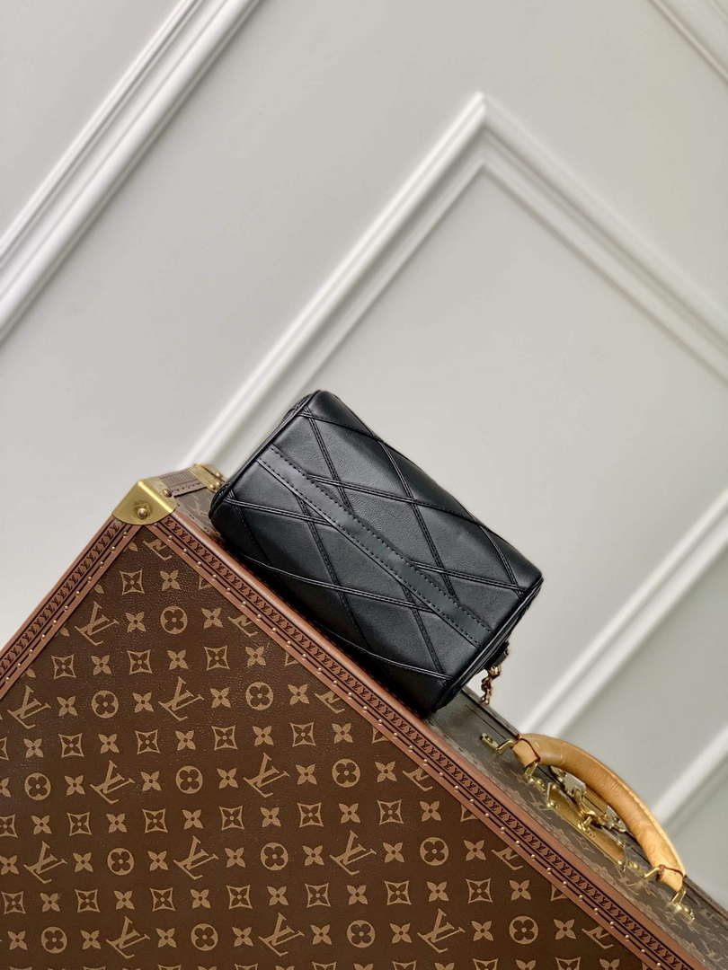 LV M24261 Louis Vuitton Speedy Bandouliere 20 Handbag Black - Default Title - View 4