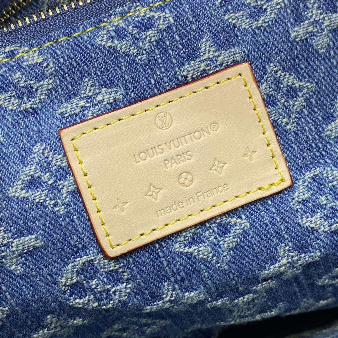 LV M24317 Louis Vuitton Pochette Cosm¨¦tique GM Blue
