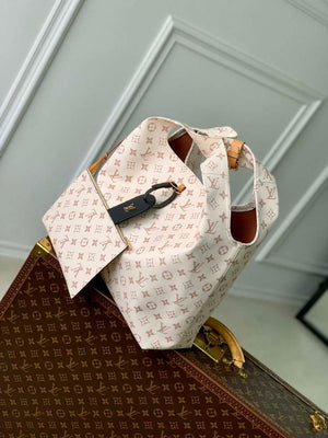LV M24409 Louis Vuitton Atlantis GM Bag White - Default Title - View 2