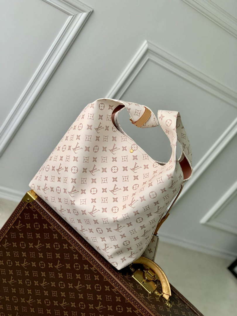LV M24409 Louis Vuitton Atlantis GM Bag White - Default Title - View 3