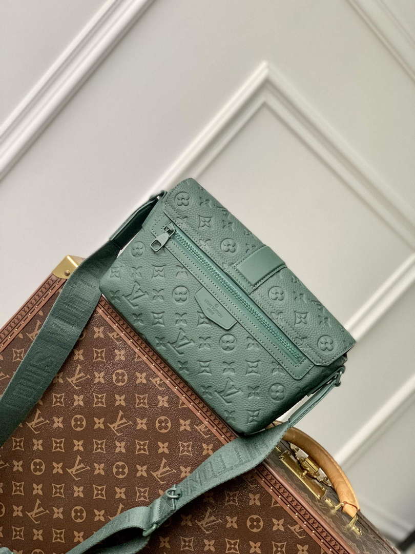 LV M24439 Louis Vuitton S-Cape Messenger Bag Forest Green