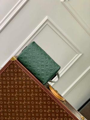LV M24442 Louis Vuitton Locker Dopp Kit Monogram Taurillon Green - Default Title - View 4
