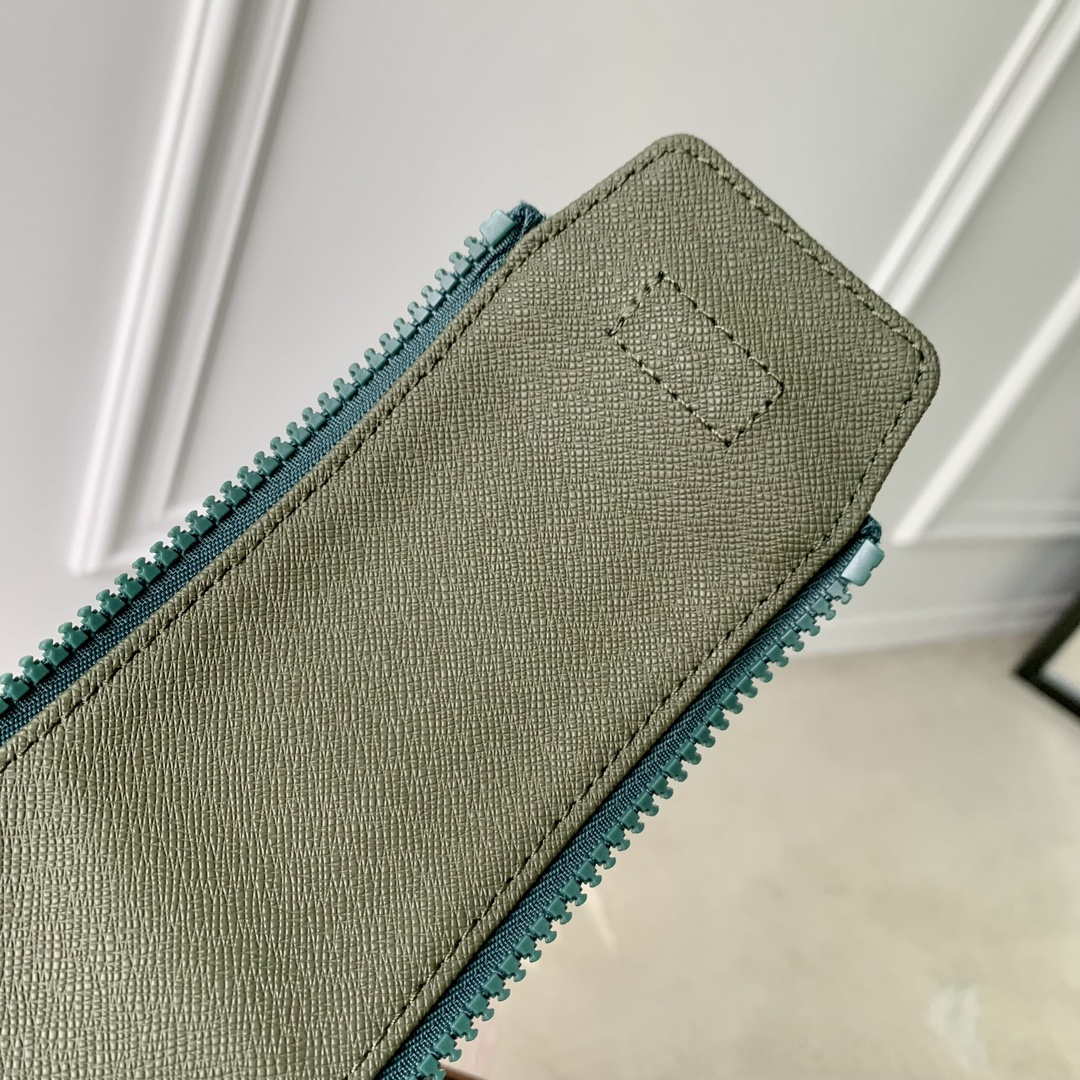 LV M24442 Louis Vuitton Locker Dopp Kit Monogram Taurillon Green - Default Title - View 7