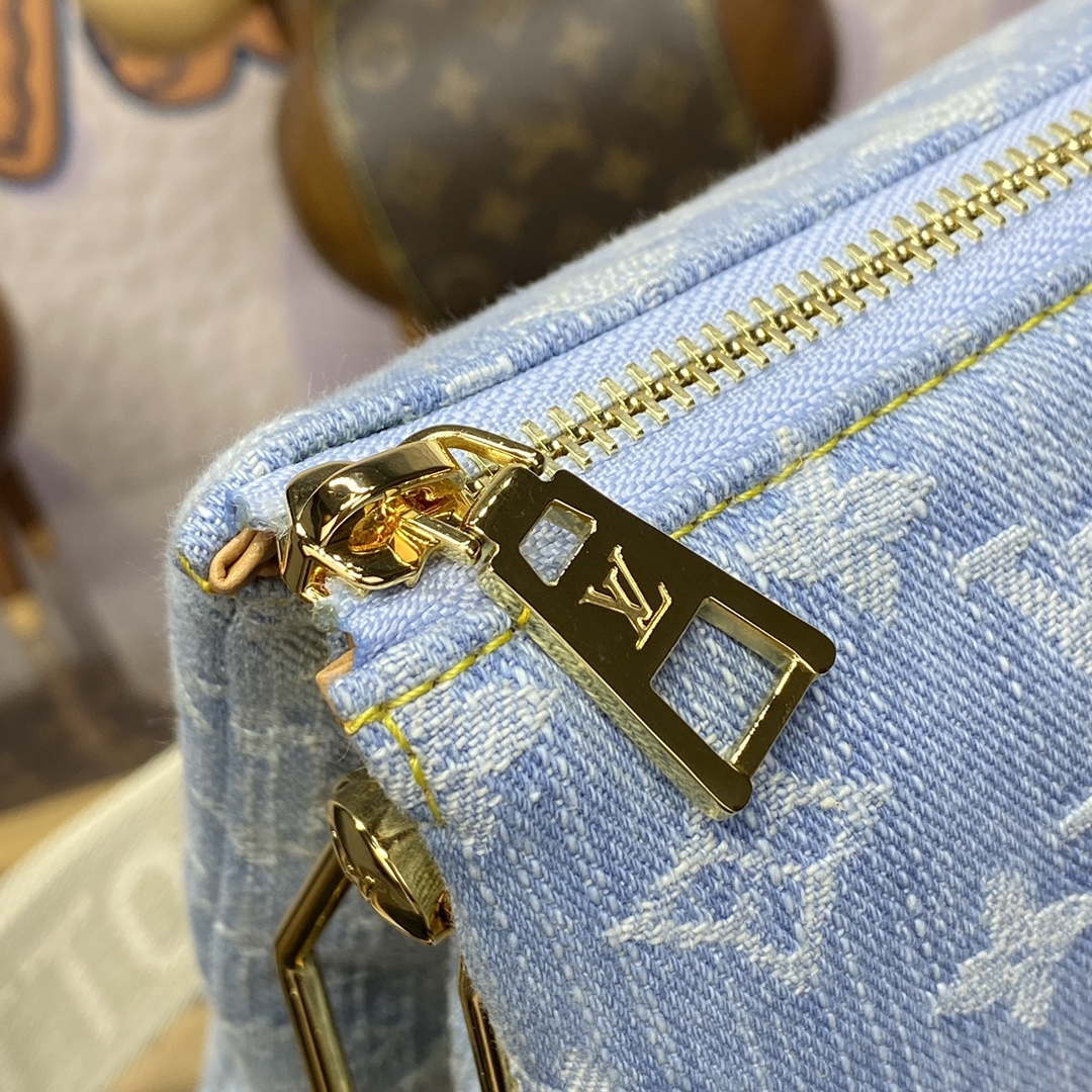 LV M24564 Louis Vuitton Coussin PM Handbag lambskin Light Blue