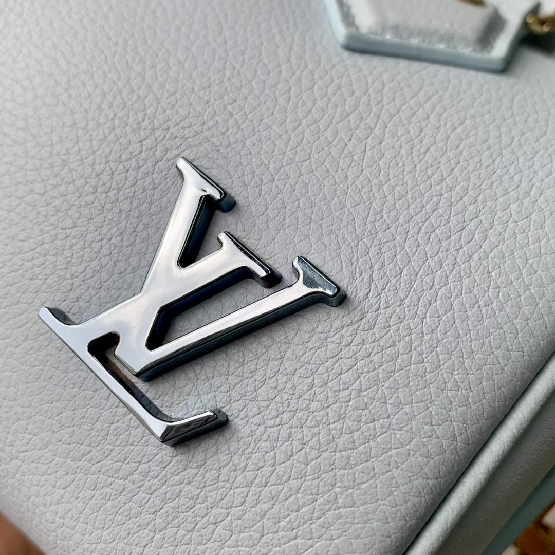 LV M24604 Louis Vuitton SPEEDY 18 LV&I Calf Leather Handbag Olympic Blue