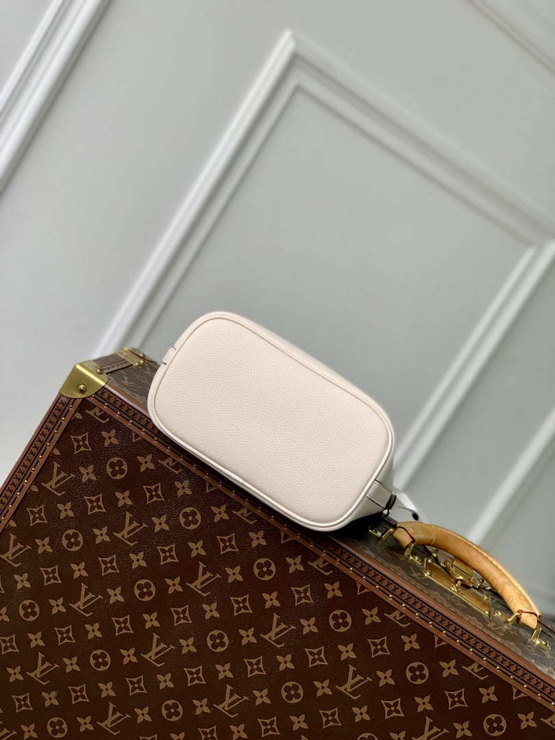 LV M24638 Louis Vuitton Lock and Walk Bucket Bag Quartz - Default Title - View 4