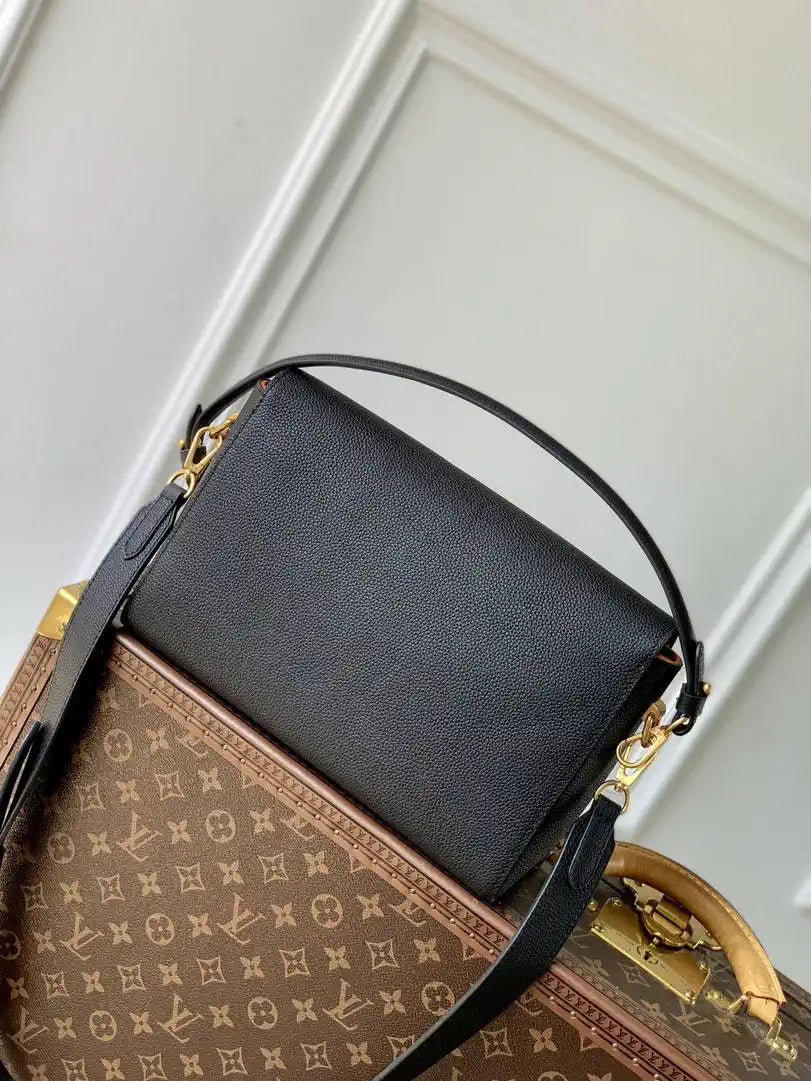 LV M24639 Louis Vuitton Soft Twist Black