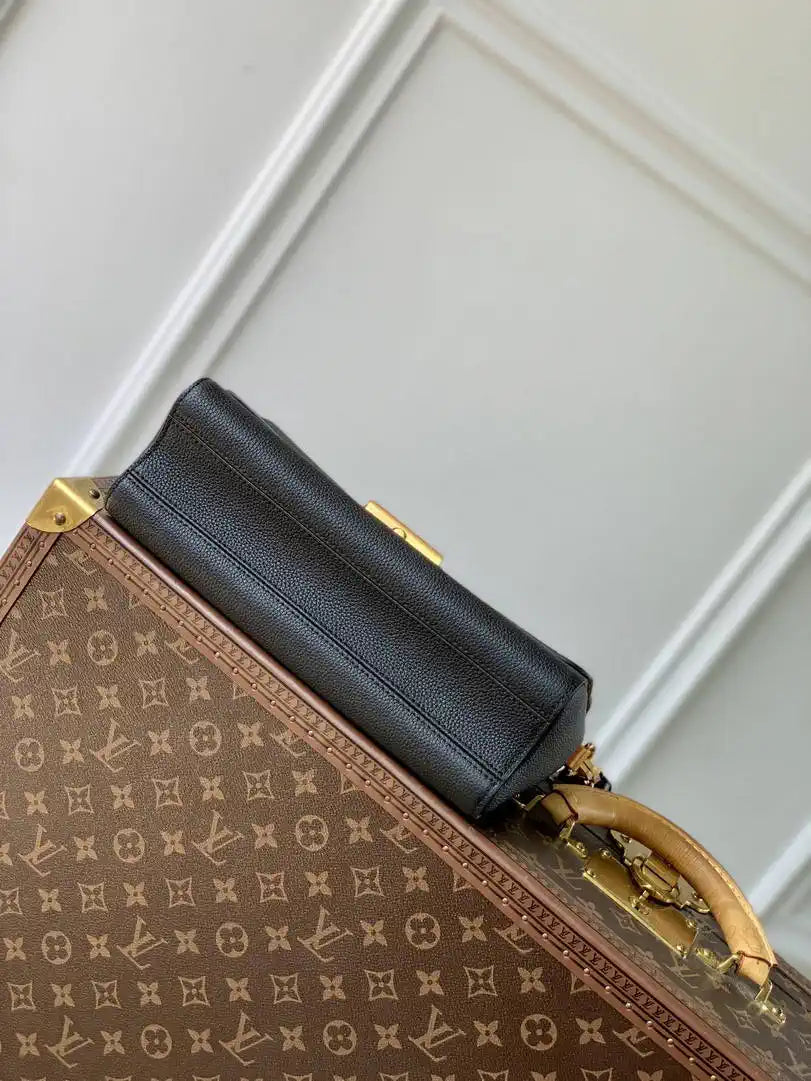 LV M24639 Louis Vuitton Soft Twist Black