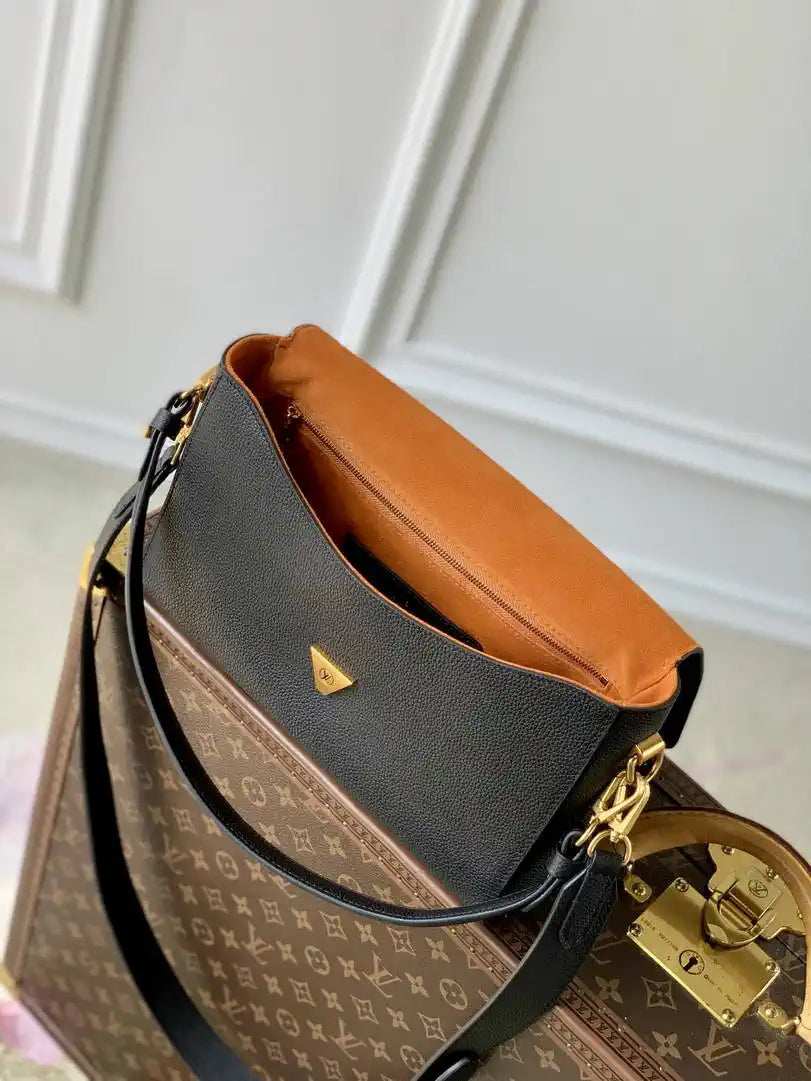 LV M24639 Louis Vuitton Soft Twist Black