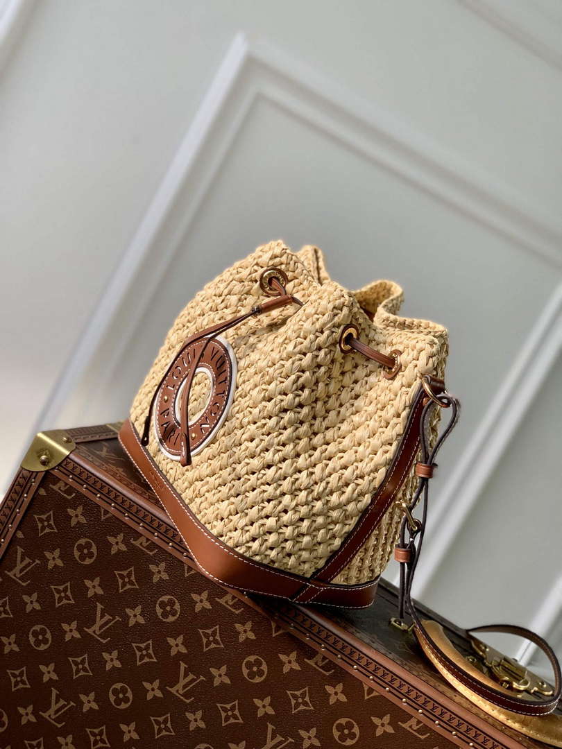 LV M24722 Louis Vuitton No¨¦ BB Bucket Bag Natural / Tan