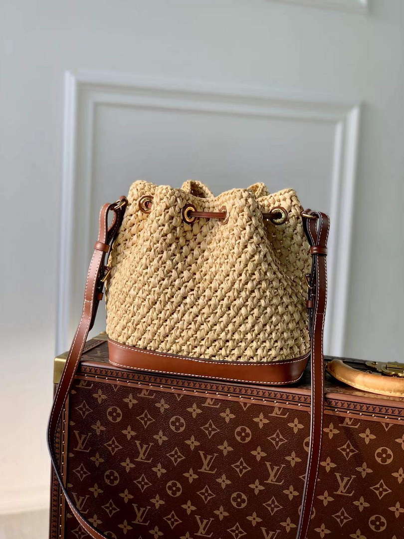 LV M24722 Louis Vuitton No¨¦ BB Bucket Bag Natural / Tan