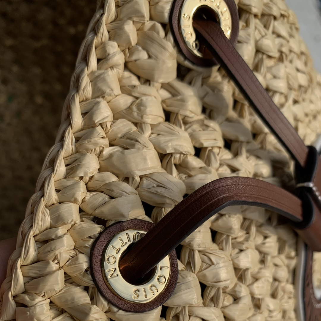 LV M24722 Louis Vuitton No¨¦ BB Bucket Bag Natural / Tan