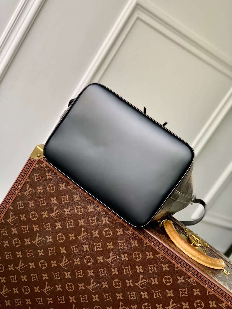 LV M24932 Louis Vuitton No¨¦ MM Bucket Bag Black