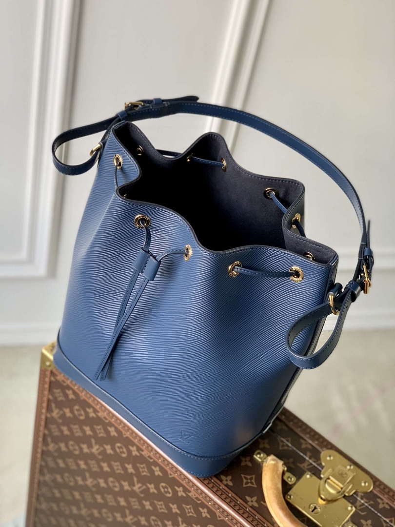 LV M24932 Louis Vuitton No¨¦ MM Bucket Bag Blue