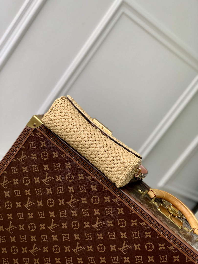 LV M25030 Louis Vuitton Twist West Bag Natural/Tan