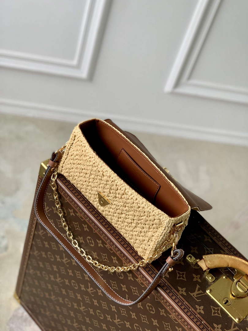 LV M25030 Louis Vuitton Twist West Bag Natural/Tan