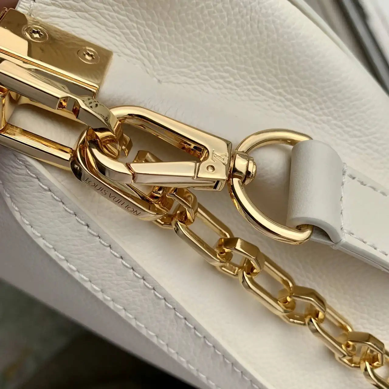 LV M25050 Louis Vuitton Dauphine Soft MM Bag White