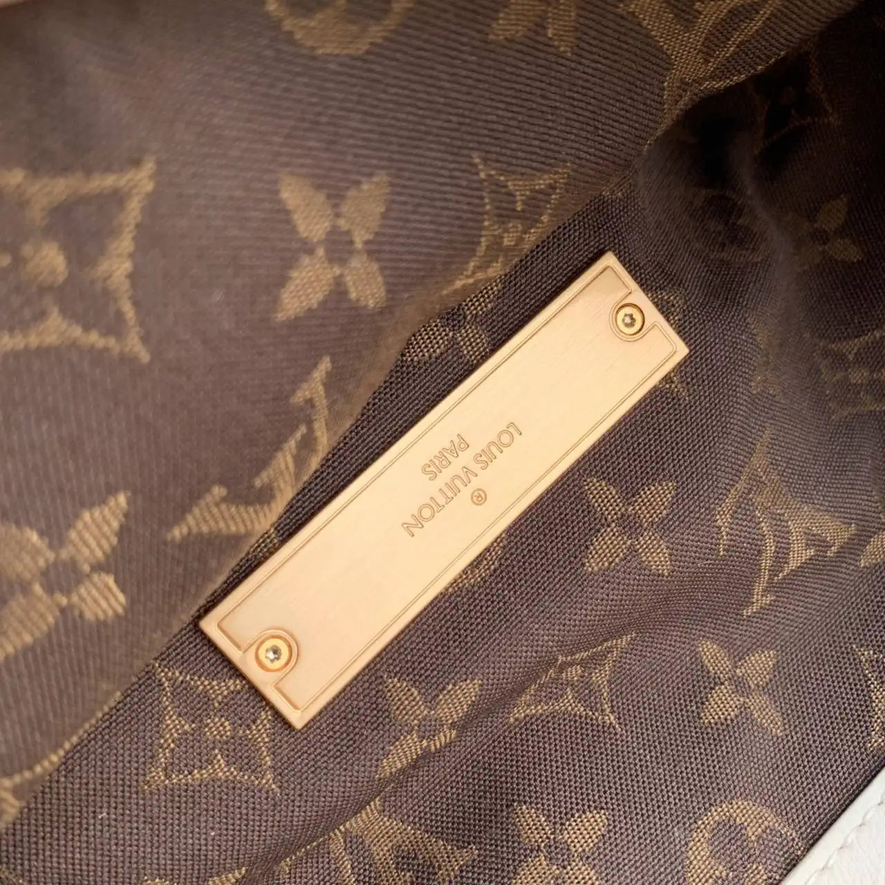 LV M25050 Louis Vuitton Dauphine Soft MM Bag White