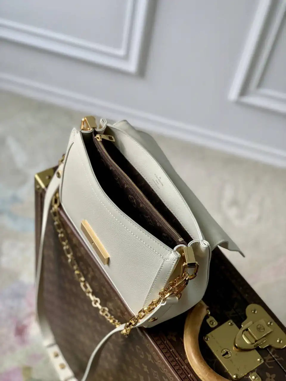 LV M25050 Louis Vuitton Dauphine Soft MM Bag White