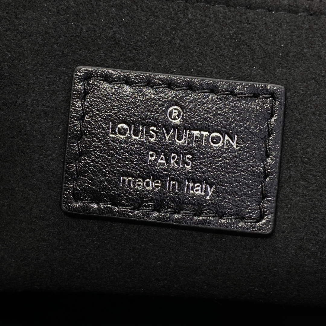 LV M25143 Louis Vuitton CarryAll Dark MM Bag Black