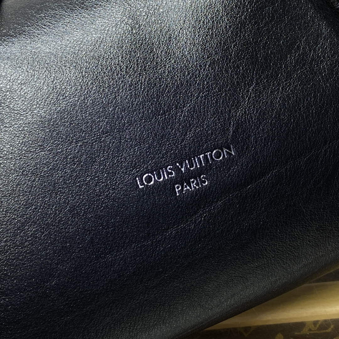 LV M25143 Louis Vuitton CarryAll Dark MM Bag Black