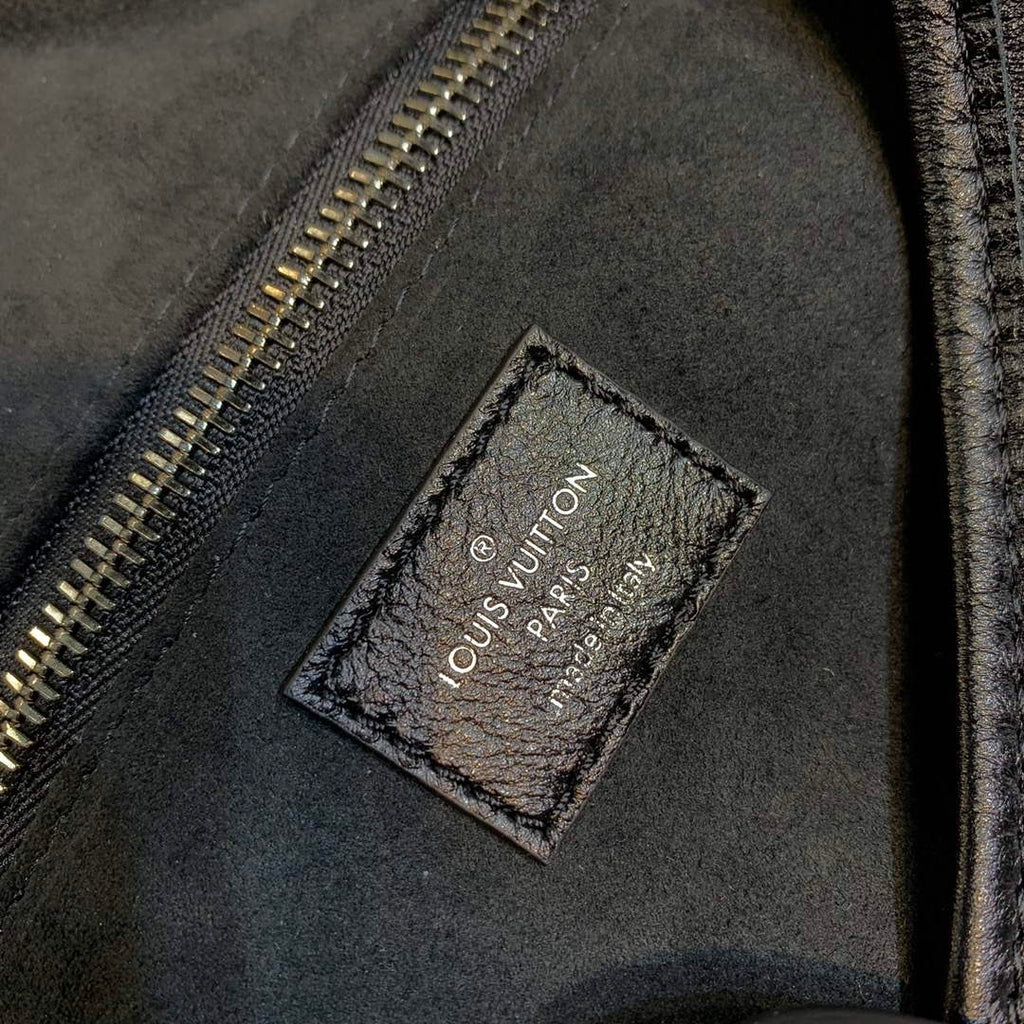 LV M25143 Louis Vuitton CarryAll Dark MM Handbag Black