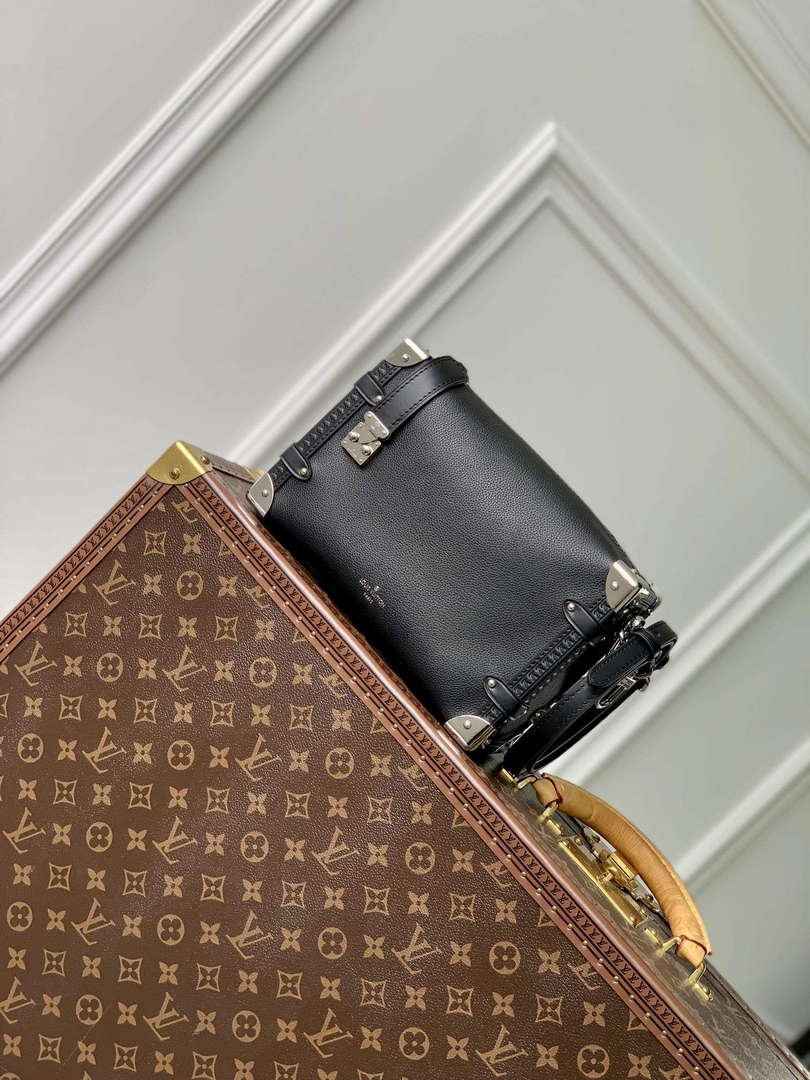 LV M25160 Louis Vuitton Side Trunk MM Handbag Black - Default Title - View 3