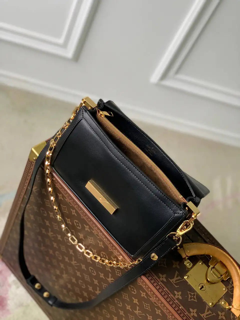 LV M25209 Louis Vuitton Dauphine Soft MM Bag Black
