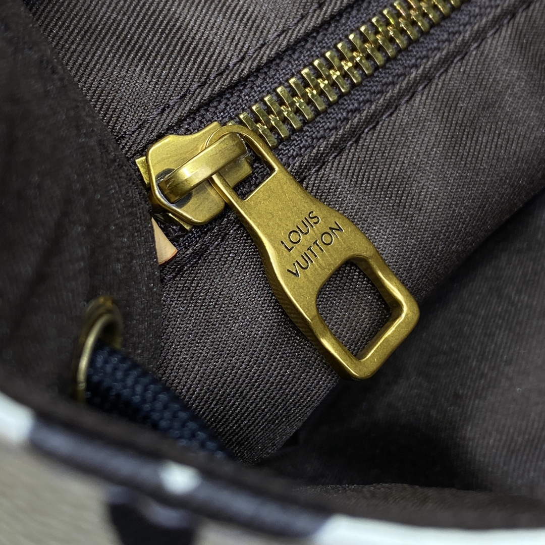 LV M25240 Louis Vuitton Christopher MM Backpack Vanilla - Default Title - View 8