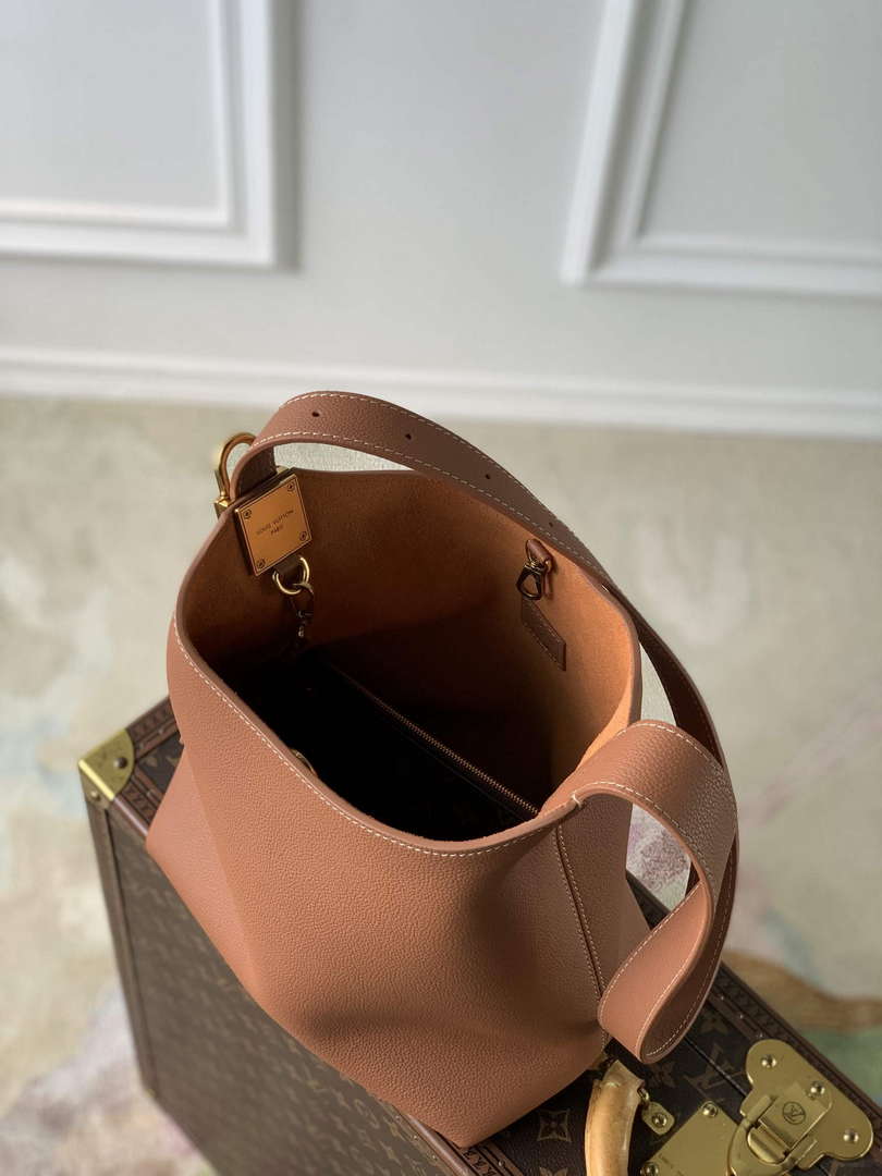 LV M25354 Louis Vuitton Low Key Hobo PM Bag Cognac