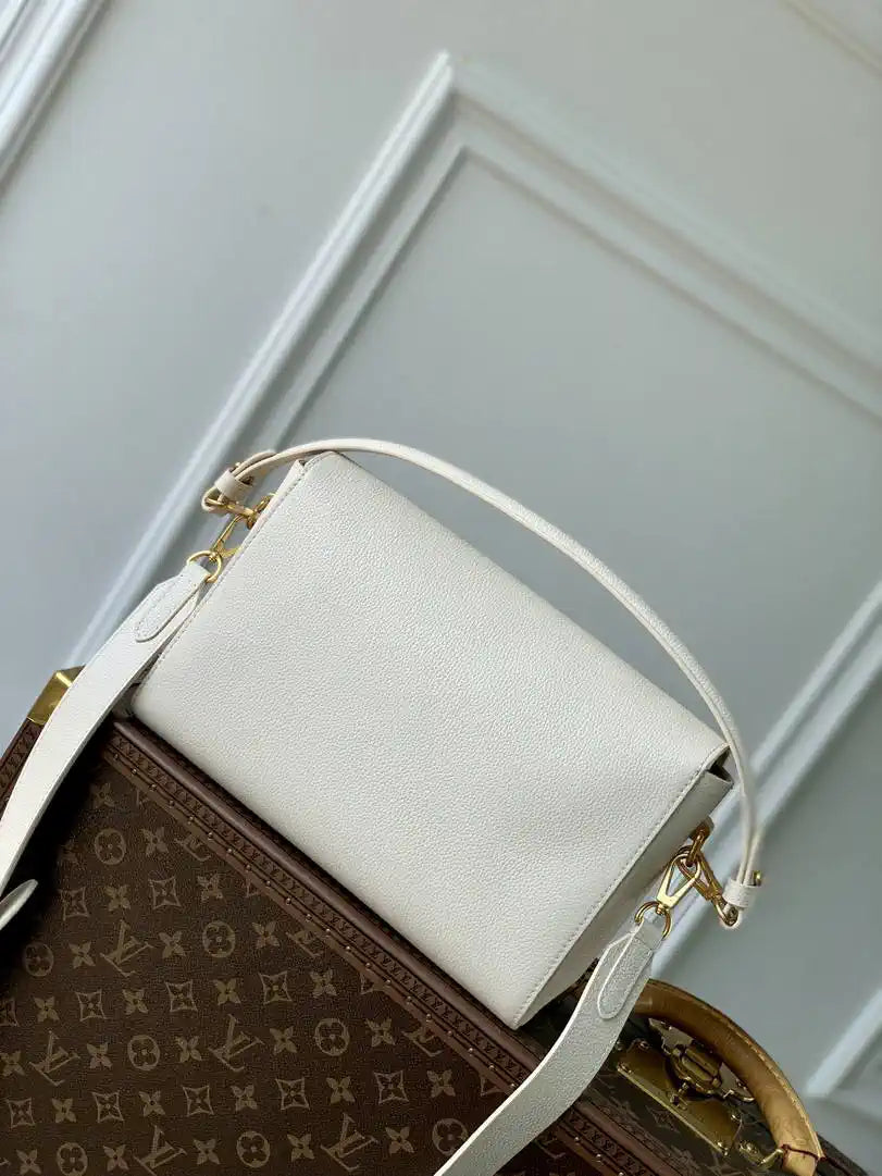 LV M25359 Louis Vuitton Soft Twist White