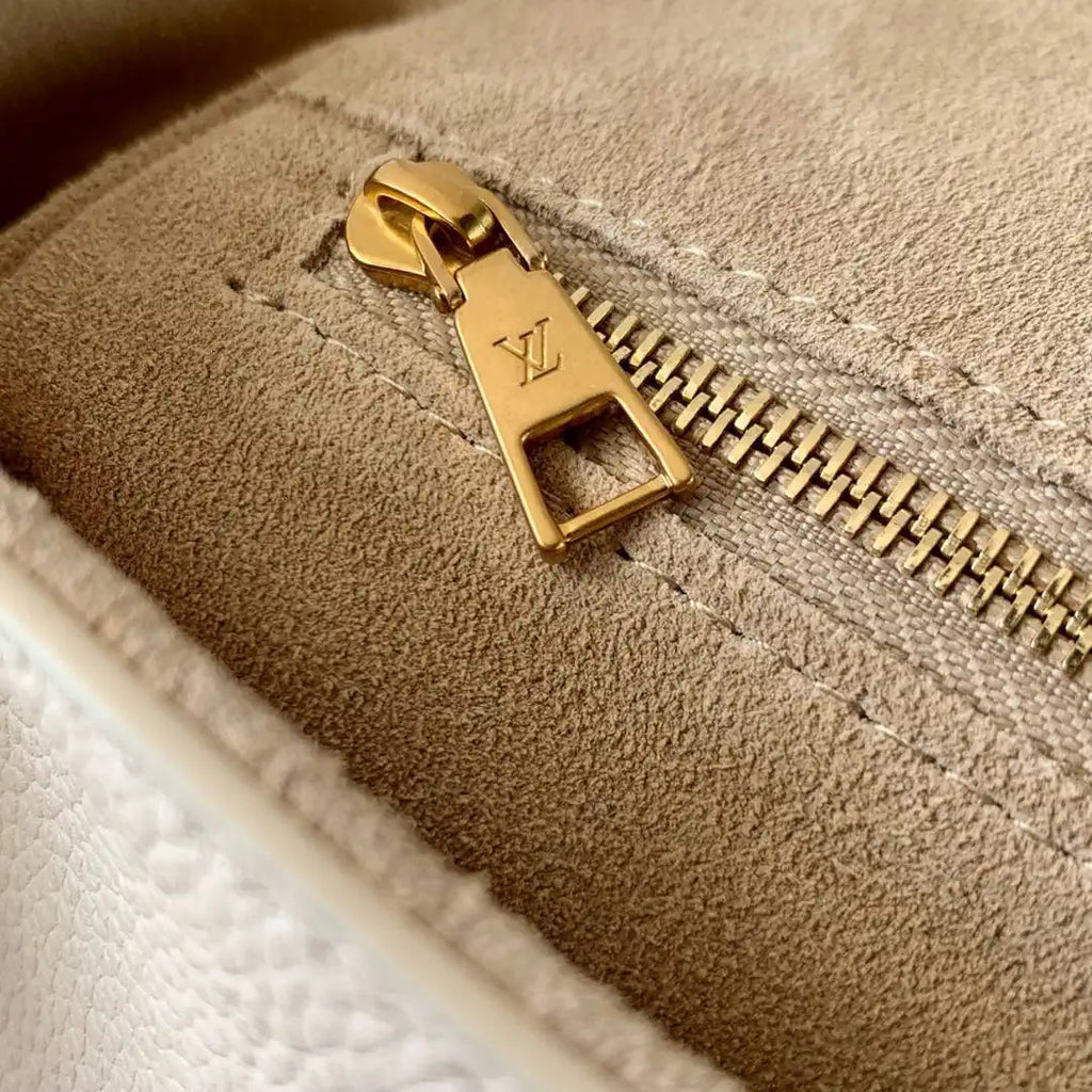 LV M25359 Louis Vuitton Soft Twist White