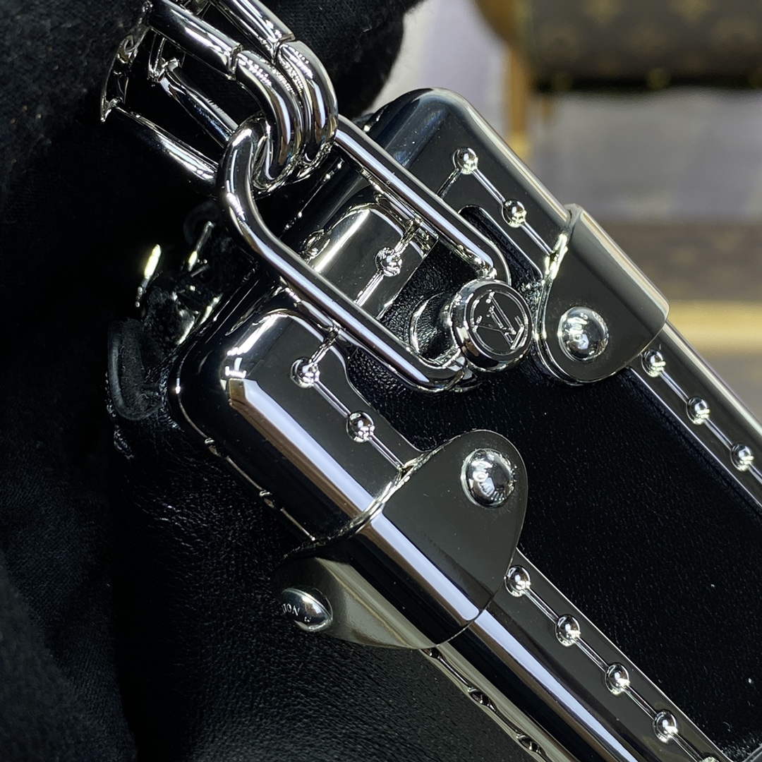 LV M25445 Louis Vuitton Slim Trunk Bag Black
