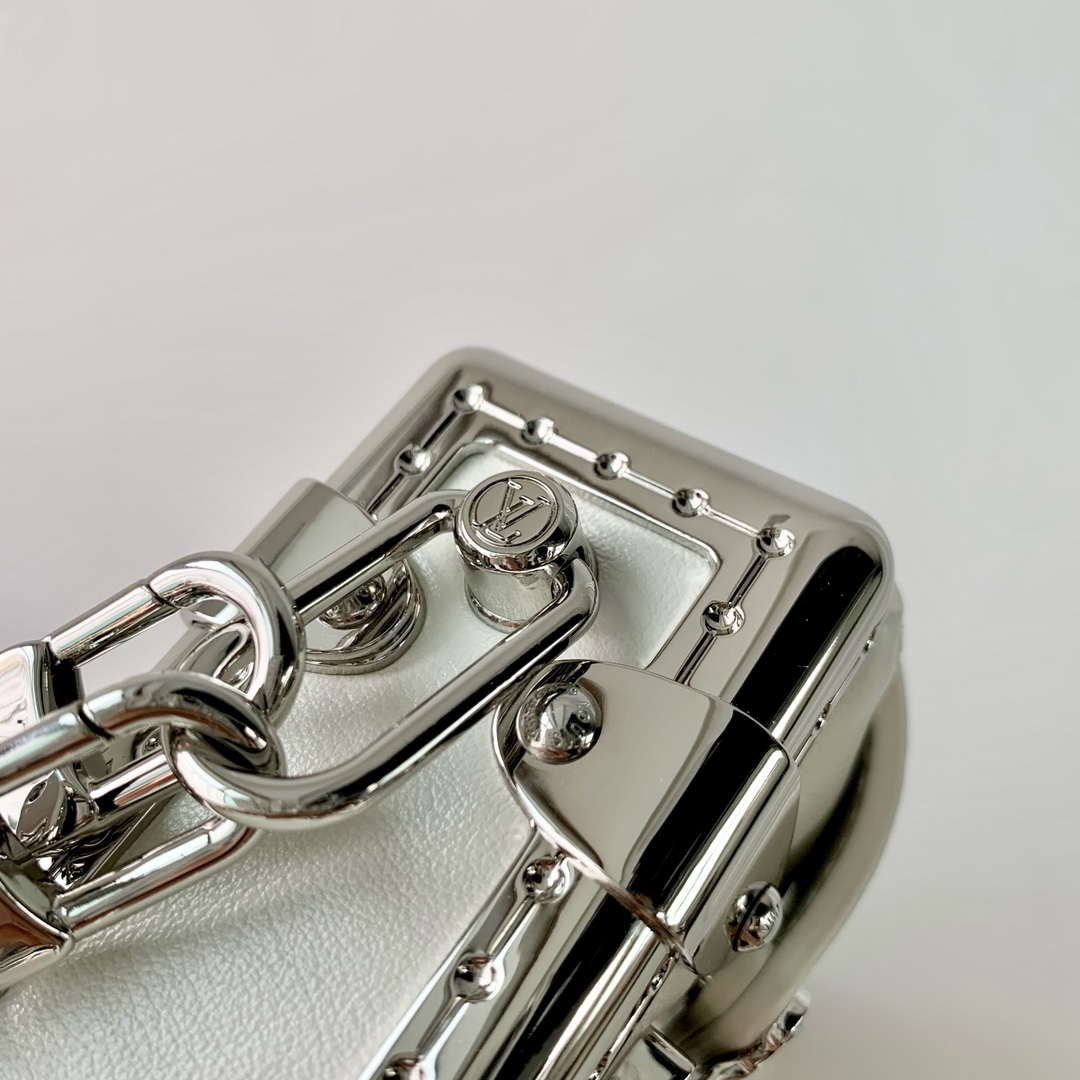 LV M25445 Louis Vuitton Slim Trunk Bag White