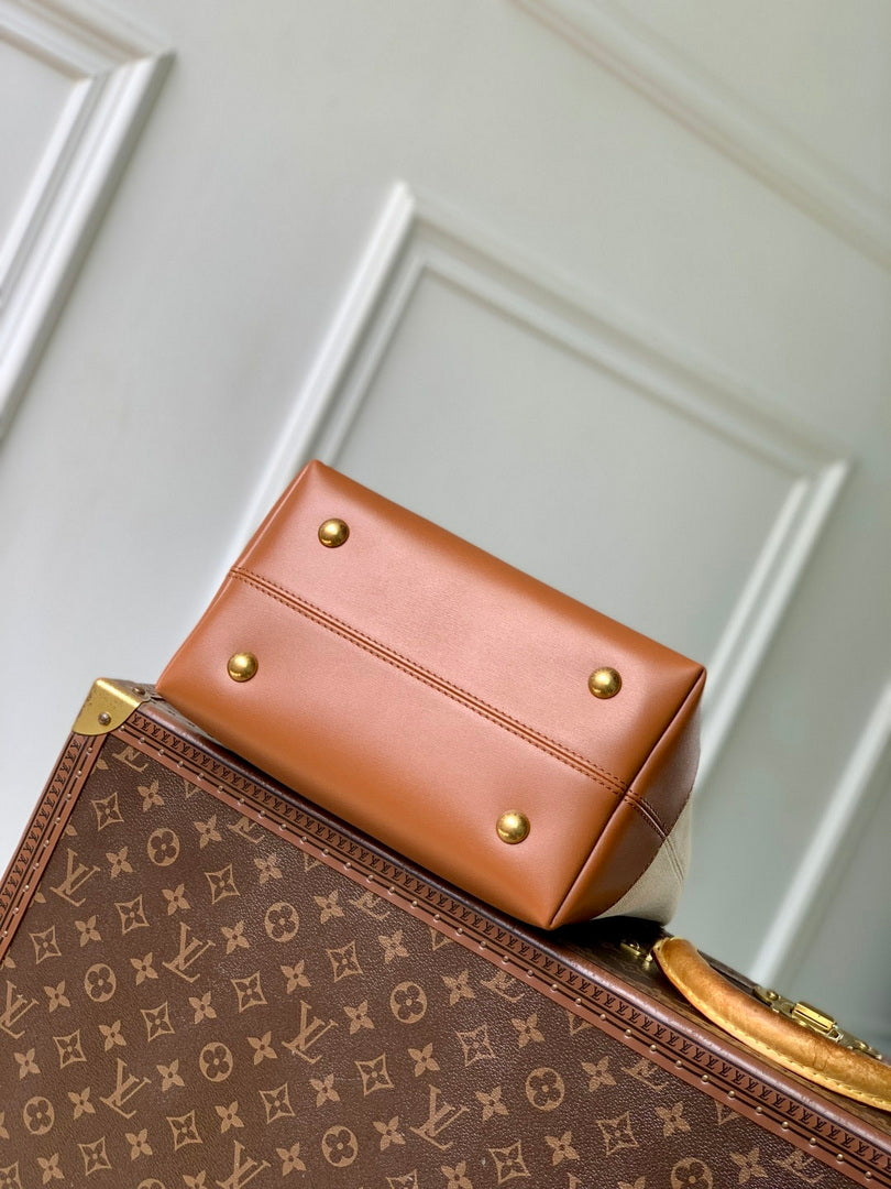 LV M25468 Louis Vuitton Low Key Hobo PM Bag Ecru/Cognac