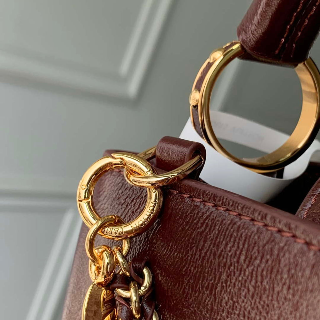LV M25473 Louis Vuitton Capucines East-West Mini Bag Grenat Red