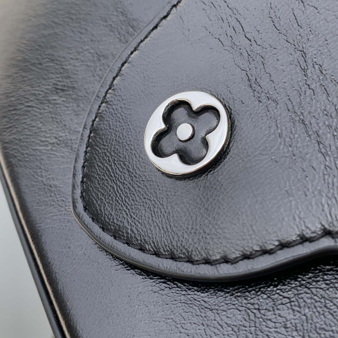 LV M25492 Louis Vuitton Capucines East-West Mini Bag Black