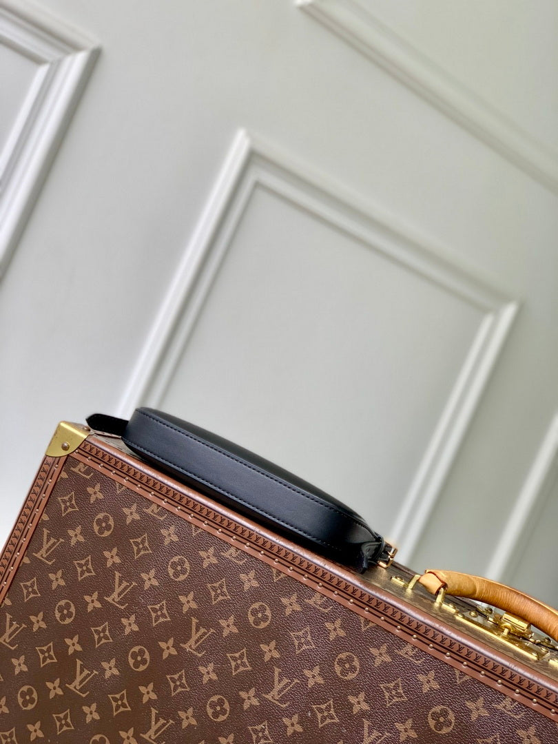 LV M25525 Louis Vuitton Pochette LV Bloom Bag Black
