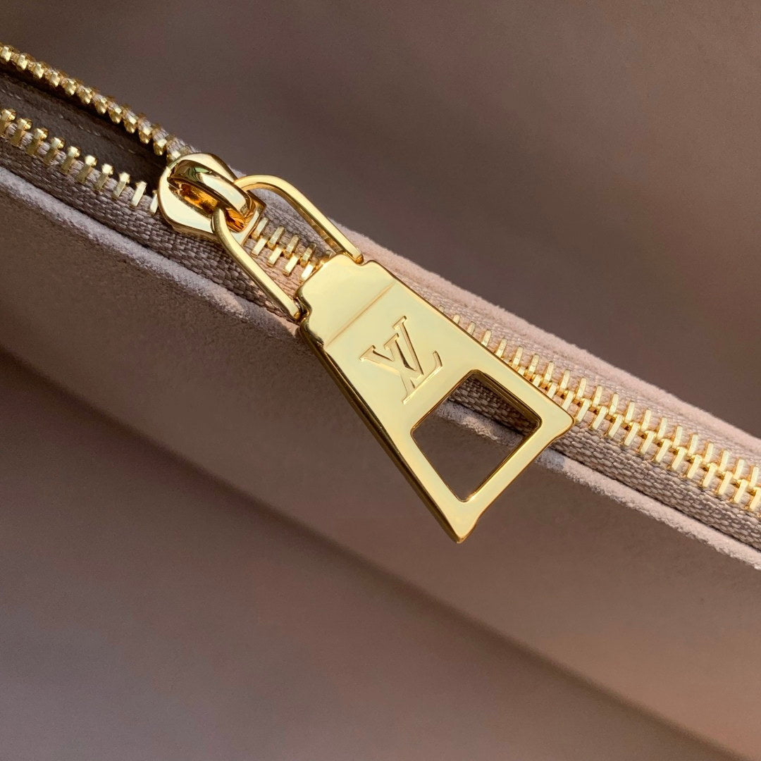 LV M25575 Louis Vuitton Avenue MM Handbag Apricot