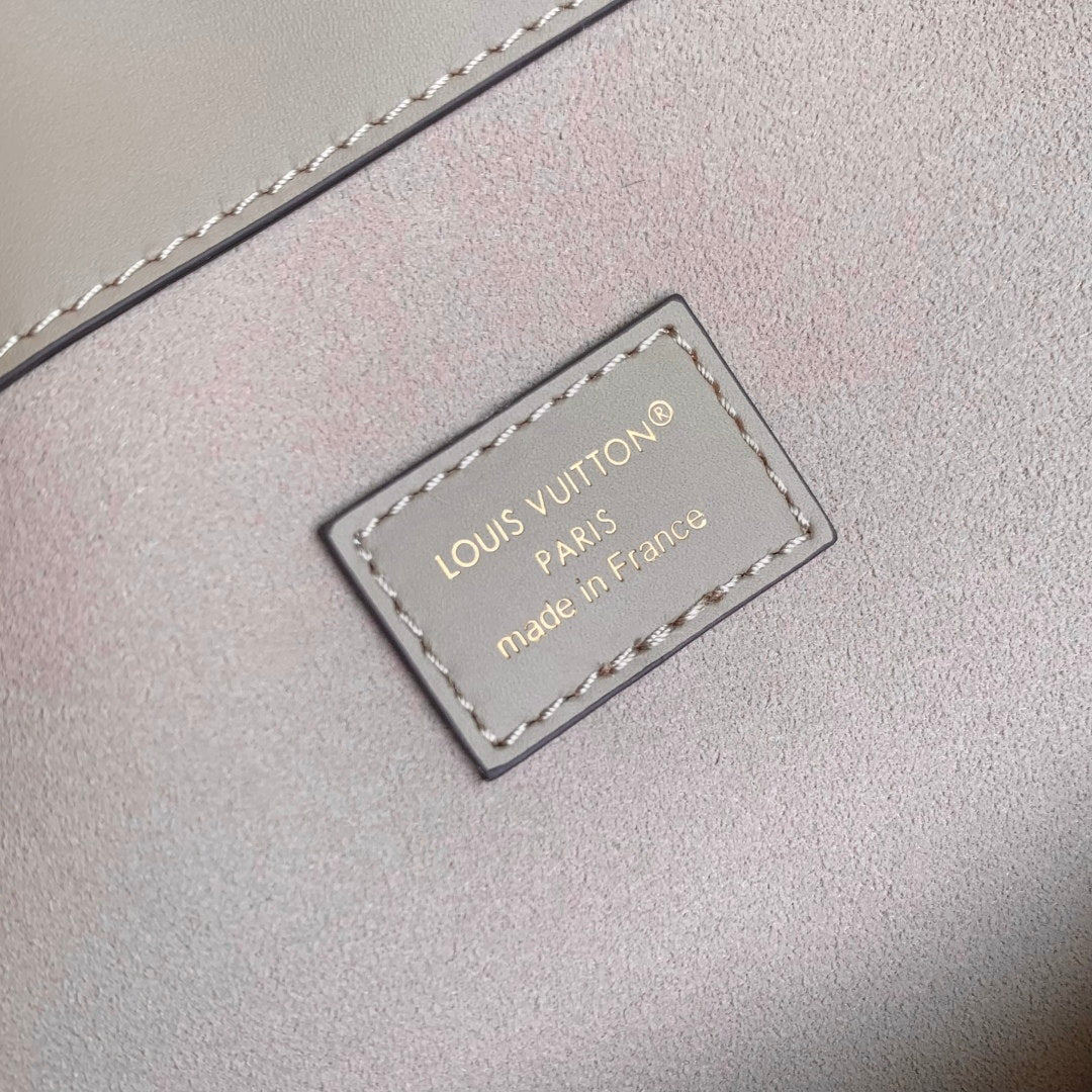 LV M25575 Louis Vuitton Avenue MM Handbag Apricot